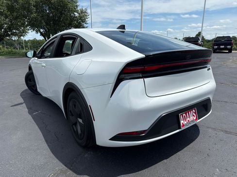 Used 2026 Toyota Prius LE AWD/4WD image 6