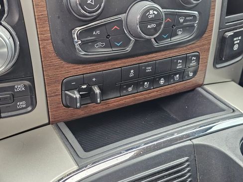 Used 2018 RAM 1500 Laramie w/ Convenience Group AWD/4WD image 37