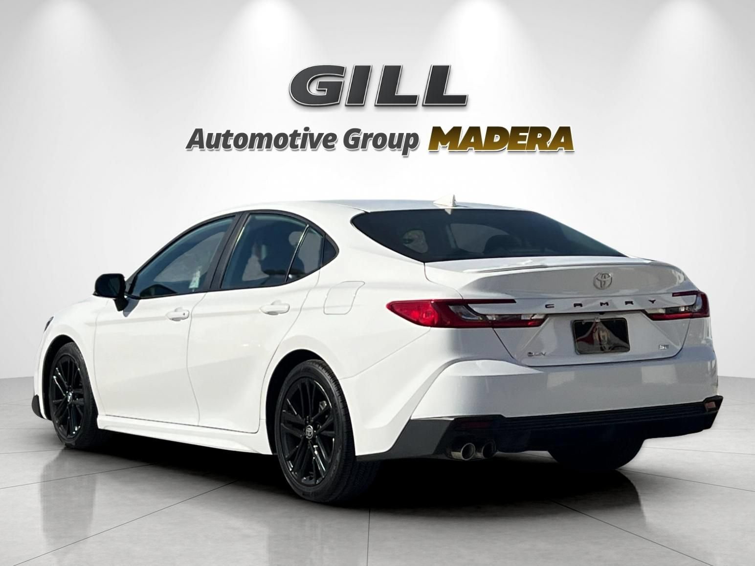 Used 2025 Toyota Camry SE FWD image 5