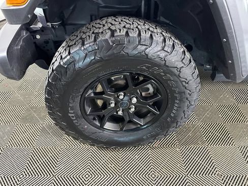 Used 2024 Jeep Wrangler Unlimited AWD/4WD image 9