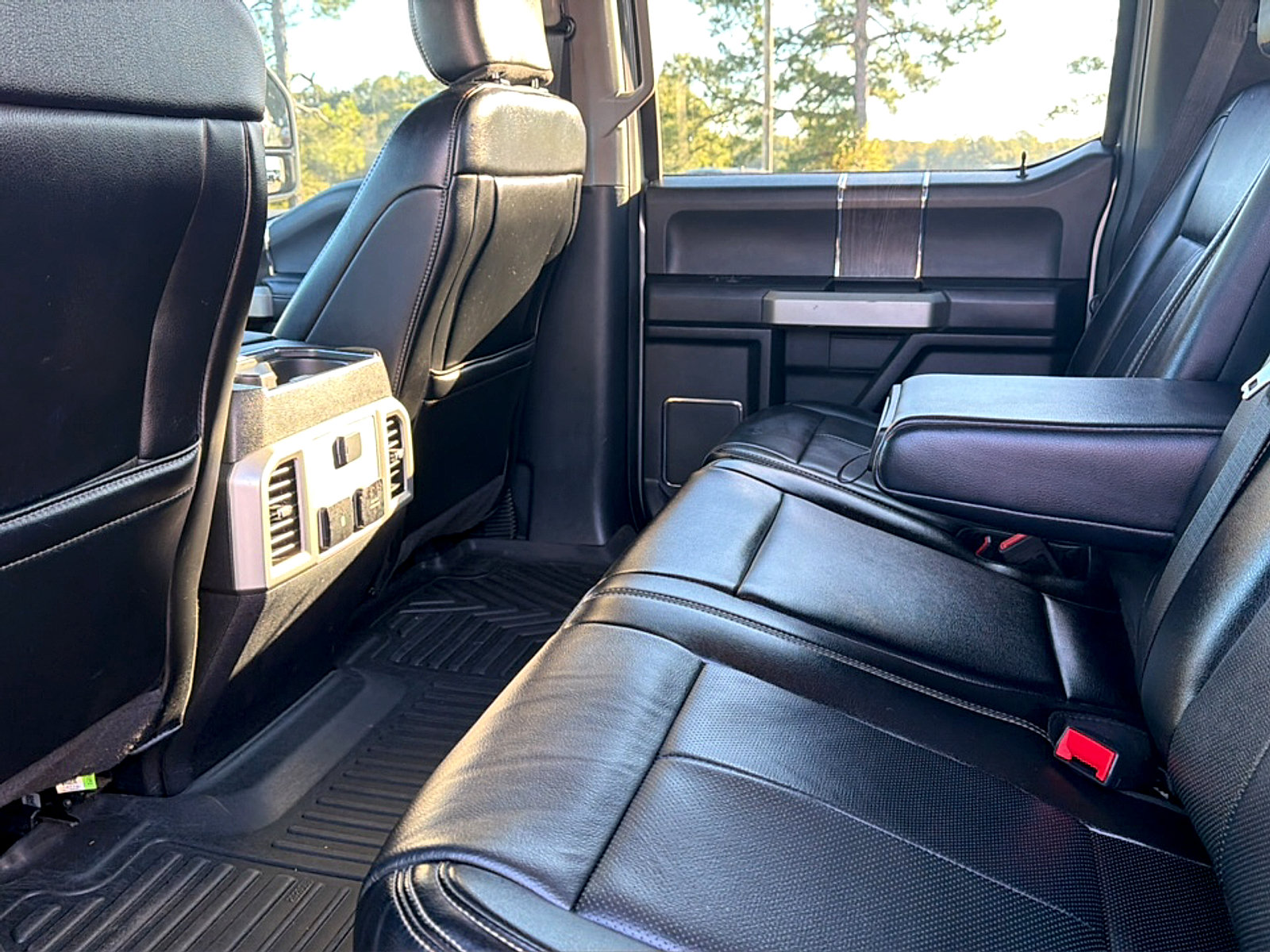 Used 2020 Ford F250 Lariat w/ Lariat Ultimate Package AWD/4WD image 6