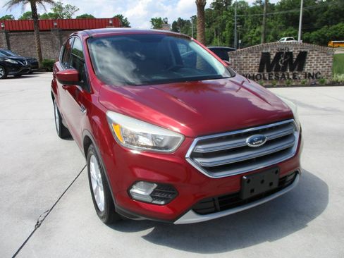 Used 2017 Ford Escape SE FWD image 3