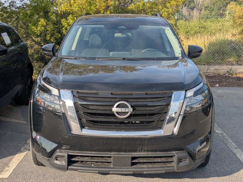 Certified 2025 Nissan Pathfinder SV FWD image 4