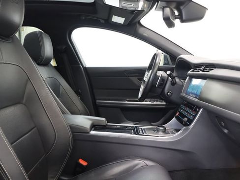 Used 2018 Jaguar XF First Edition image 21