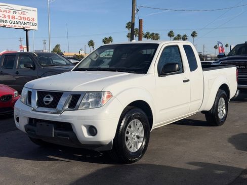Used 2018 Nissan Frontier SV RWD image 2