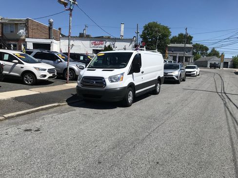 Used 2017 Ford Transit 250 130 Low Roof w/ Exterior Upgrade Package RWD image 2