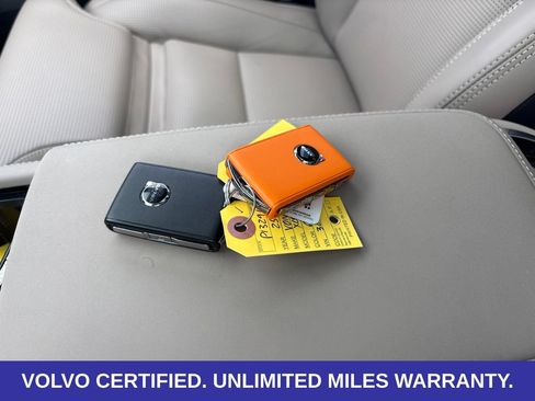 Certified 2025 Volvo XC90 T8 Ultra AWD/4WD image 29