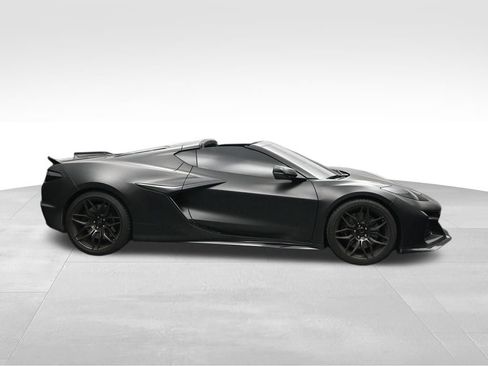 Used 2024 Chevrolet Corvette Z06 RWD image 6
