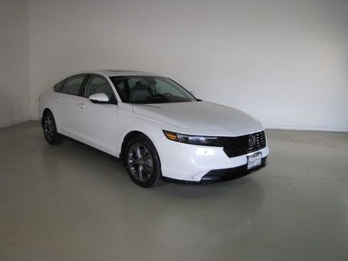 Certified 2025 Honda Accord EX-L image 3