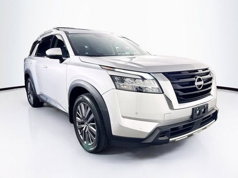 Certified 2023 Nissan Pathfinder SL w/ SL Premium Package AWD/4WD image 3