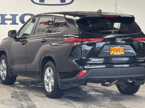Used 2022 Toyota Highlander LE image 5