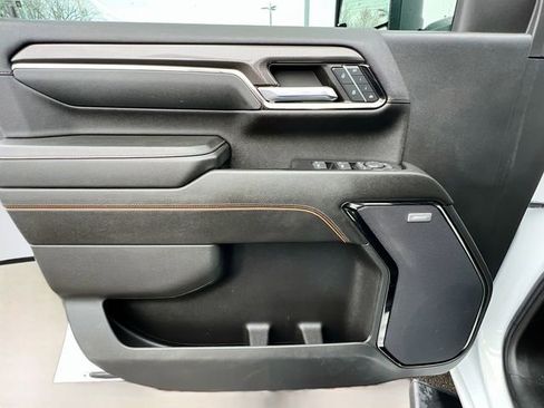 Used 2024 GMC Sierra 2500 AT4 image 31