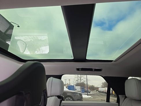 Used 2023 Land Rover Range Rover Sport SE image 15