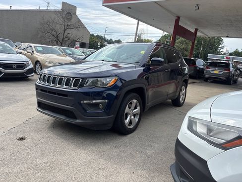 Used 2017 Jeep Compass Latitude w/ Popular Equipment Group FWD image 2