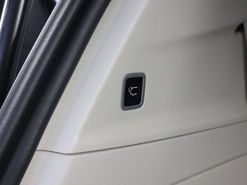 Used 2024 Chrysler Pacifica Touring-L FWD image 42