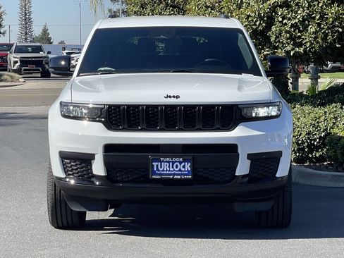 New 2025 Jeep Grand Cherokee L Laredo image 4