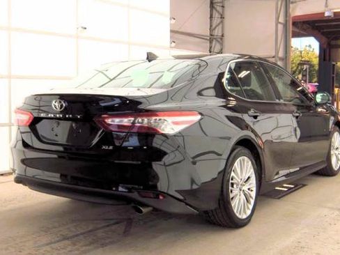 Used 2019 Toyota Camry XLE w/ Carpet Mat Package FWD image 3
