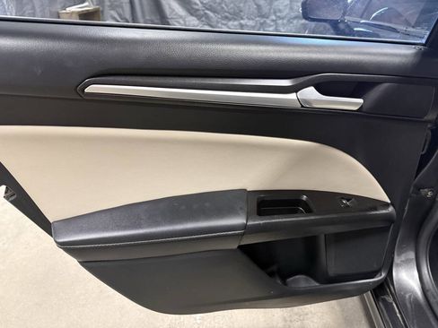 Used 2017 Ford Fusion Titanium AWD/4WD image 16