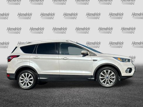 Used 2017 Ford Escape Titanium image 3