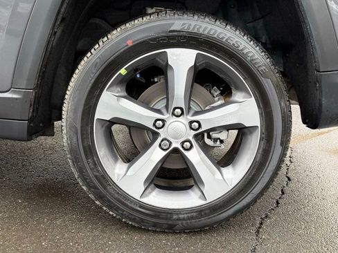 New 2026 Jeep Grand Cherokee Limited image 17