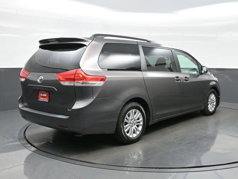 Used 2013 Toyota Sienna XLE image 6