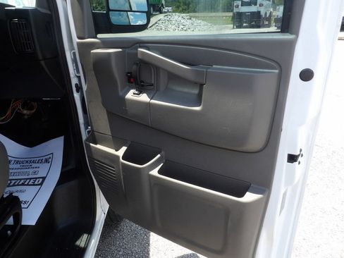Used 2018 Chevrolet Express 2500 Extended RWD image 31