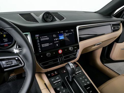 New 2026 Porsche Macan image 13
