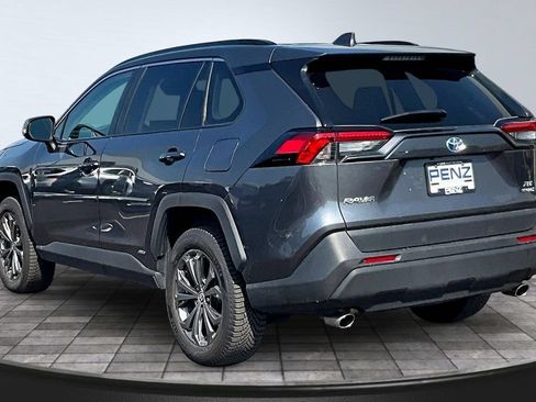 Used 2022 Toyota RAV4 XLE Premium AWD/4WD image 4