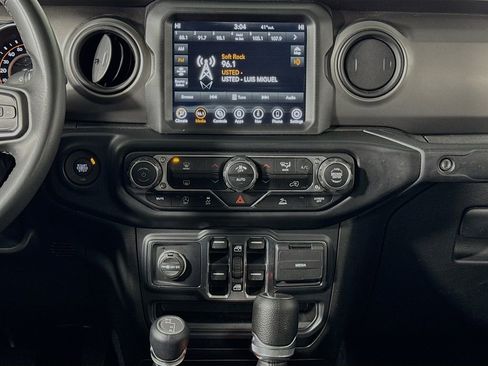 Used 2022 Jeep Gladiator Willys image 16