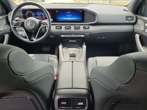 Used 2025 Mercedes-Benz GLS 450 4MATIC image 13