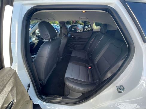 Used 2025 Chevrolet Trax LT image 24