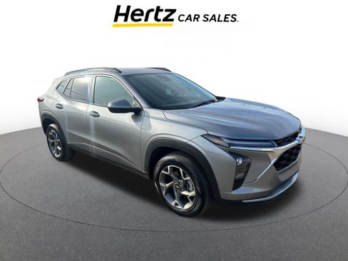 Used 2025 Chevrolet Trax LT image 1