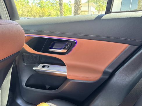 Used 2024 Mercedes-Benz GLC 300 4MATIC image 15