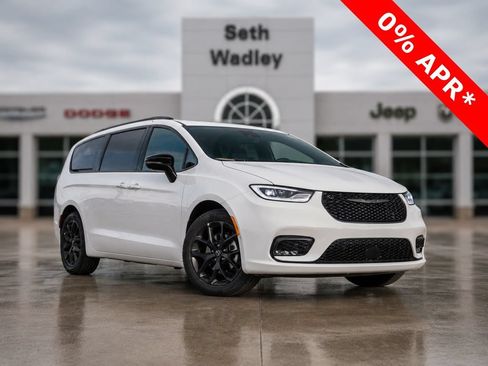 New 2026 Chrysler Pacifica Select w/ S Appearance Package FWD image 1