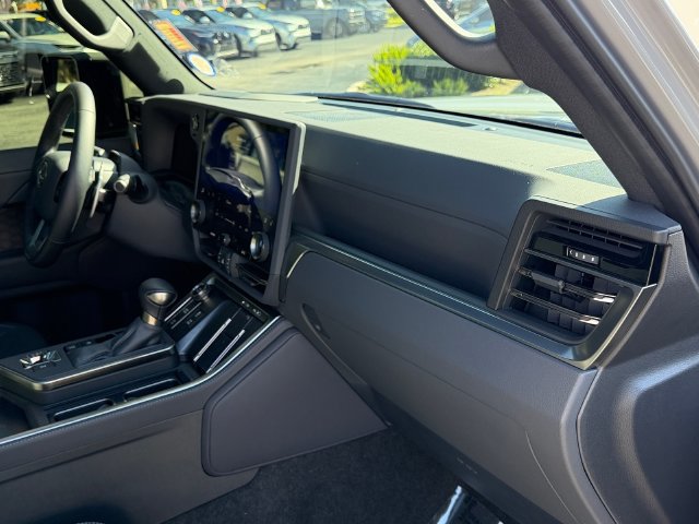 Used 2026 Lexus GX 550 w/ Accessory Package (2T) AWD/4WD image 18