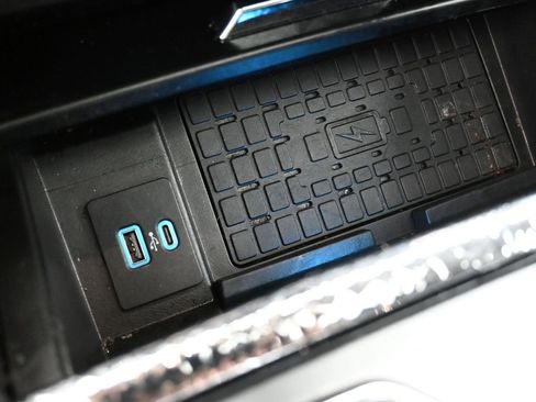 Used 2023 Ford Expedition XLT image 19