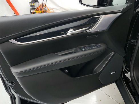Certified 2025 Cadillac XT5 Premium Luxury w/ LPO, Floor Liner Package AWD/4WD image 18