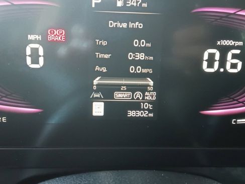 Used 2024 Kia Sportage LX image 2