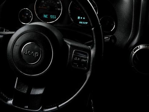 Used 2017 Jeep Wrangler Unlimited Sahara w/ Connectivity Group image 18