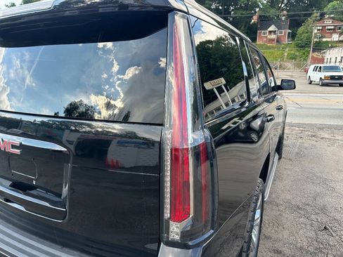Used 2016 GMC Yukon SLT w/ Open Road Package AWD/4WD image 4