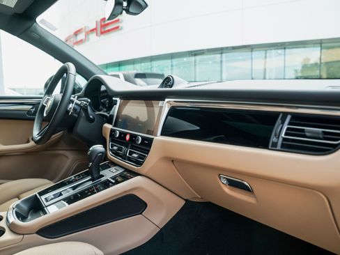 New 2026 Porsche Macan image 33