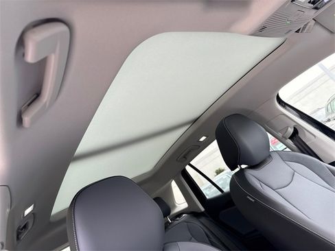 New 2026 Volkswagen Tiguan SE image 15