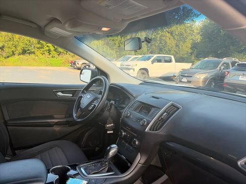 Used 2018 Ford Edge SE FWD image 15