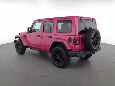 Used 2024 Jeep Wrangler Unlimited Sahara w/ Technology Group AWD/4WD image 3