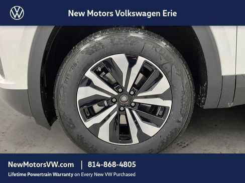 New 2026 Volkswagen Atlas Cross Sport SE image 12