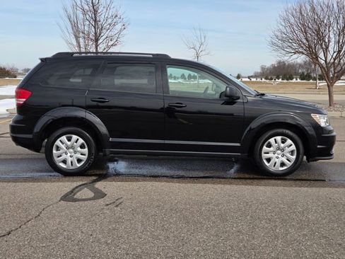 Used 2018 Dodge Journey SE image 2