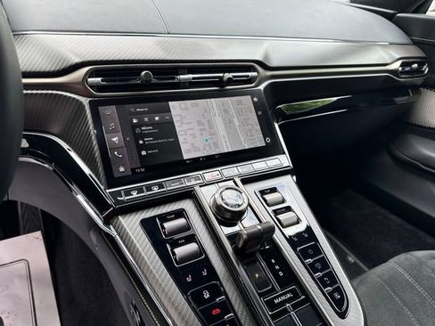 Used 2025 Aston Martin V8 Vantage Coupe image 15