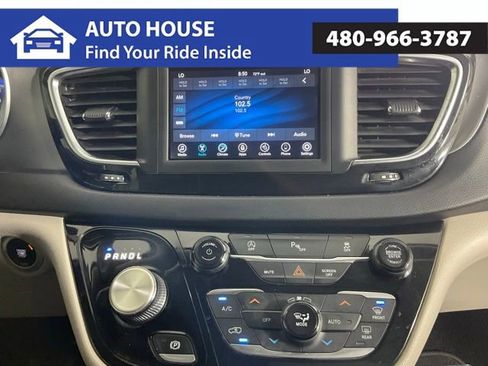 Used 2020 Chrysler Pacifica Touring-L FWD image 24