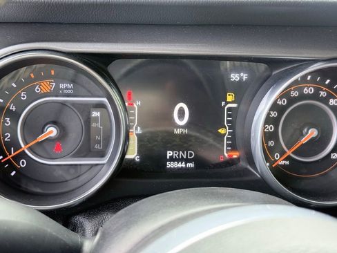 Used 2019 Jeep Wrangler Unlimited Sahara AWD/4WD image 12