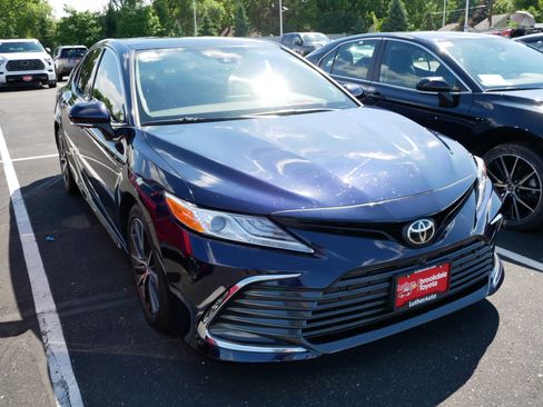 Used 2021 Toyota Camry XLE FWD image 3